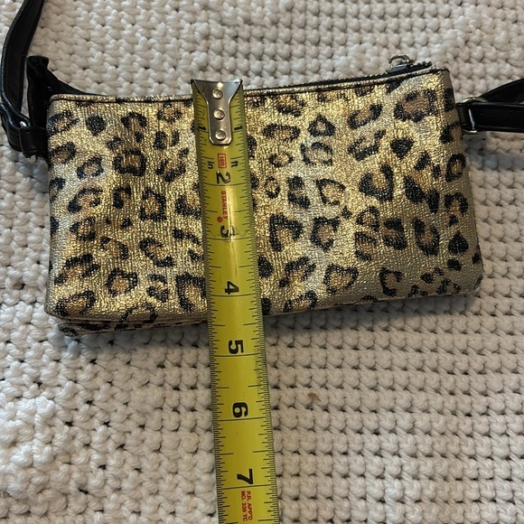 Metallic Cheetah Crossbody Purse - Picture 3 of 9